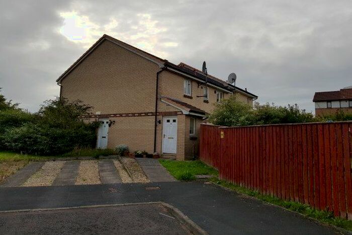 2 Bedroom Flat To Rent In Mclaren Gardens, Glasgow, G20