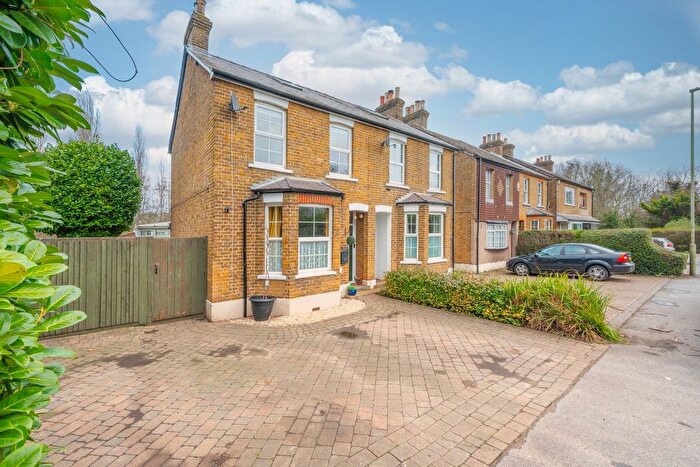 3 Bedroom Semi Detached House For Sale In Chertsey Road, Shepperton, TW17