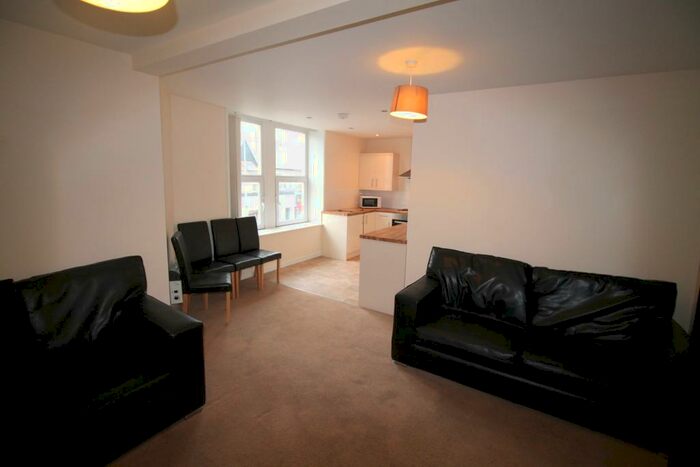 3 Bedroom Flat To Rent In St Martins Row, Albany Road, Roath, CF24
