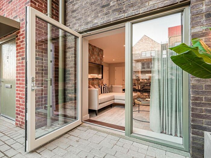 2 Bedroom Flat For Sale In Newmarket Road, Teversham, Cambridge, CB5
