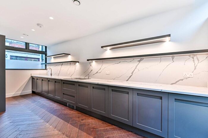 4 Bedroom Mews To Rent In Camden Mews, Camden, London, NW1