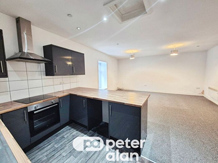 2 Bedroom Flat To Rent In Commercial Street, Risca, Newport, NP11