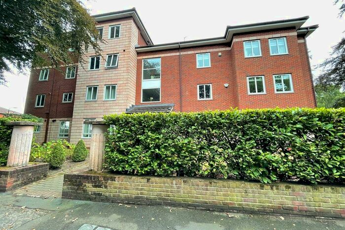 3 Bedroom Flat For Sale In The Strand, Broad Road, Sale, M33