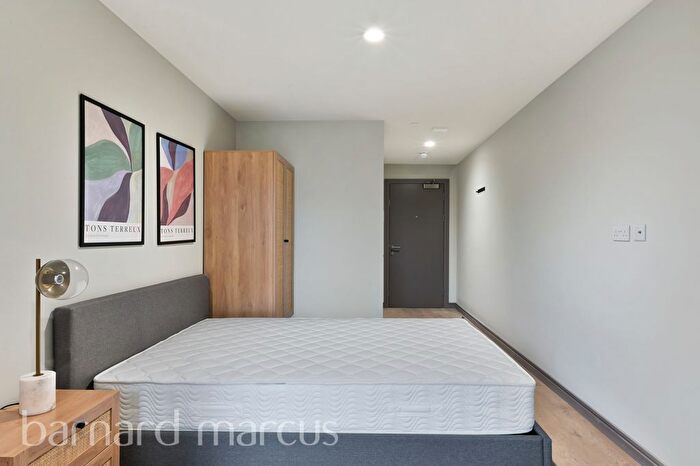 Studio To Rent In Victoria Road, Feltham, TW13