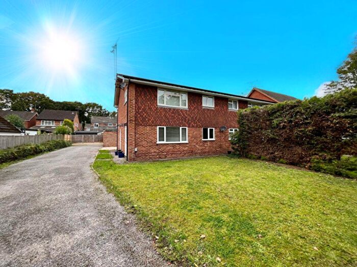 2 Bedroom Flat To Rent In Fernhill Road, Farnborough, Hampshire, GU14