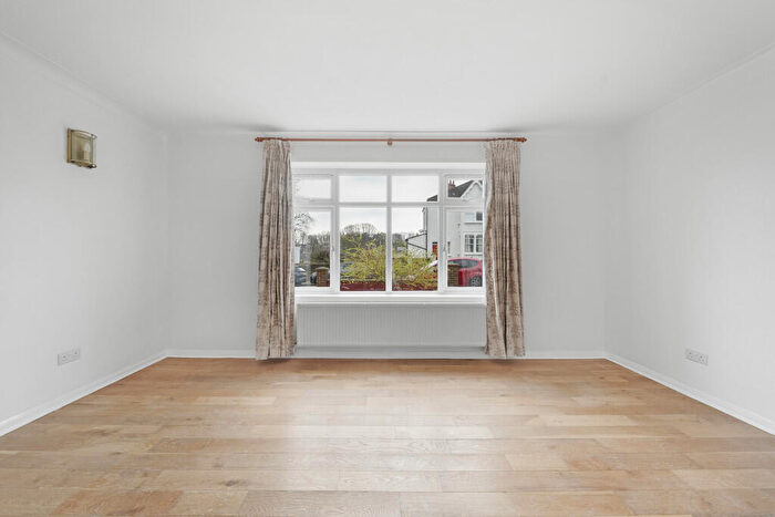 3 Bedroom Ground Maisonette To Rent In Donovan Avenue, Muswell Hill, London, N10