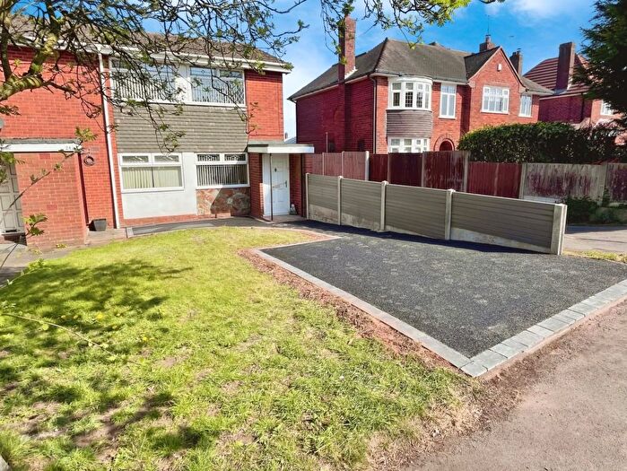 2 Bedroom Flat To Rent In Sandyfields Road, Dudley, DY3