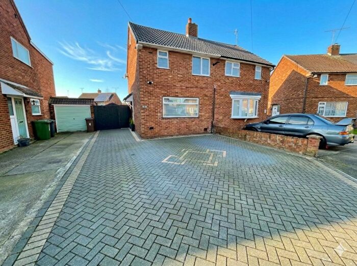 2 Bedroom Semi Detached House For Sale In Oakwood Drive, Luton, LU3