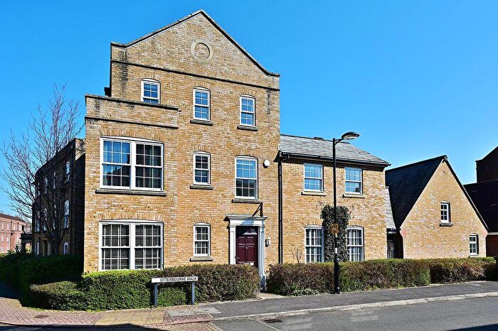 5 Bedroom Detached House To Rent In Otterbourne Walk, Hook, RG27