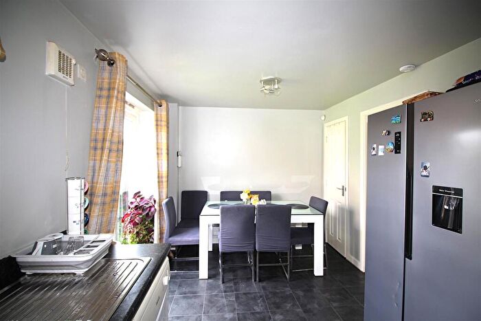 3 Bedroom Semi-Detached House For Sale In Brandforth Road, Manchester, M8