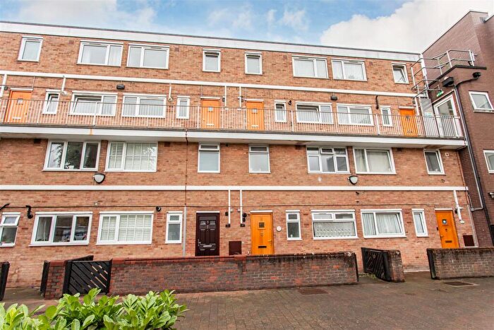 3 Bedroom Flat For Sale In Portia Way, Mile End, E3