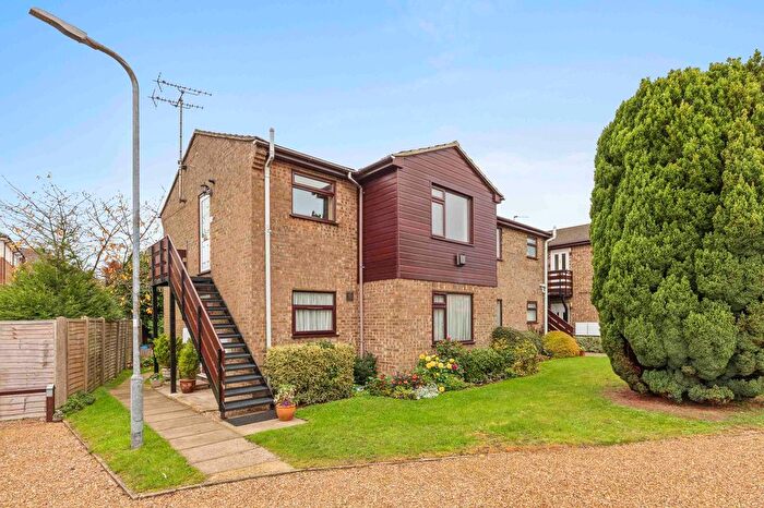 1 Bedroom Flat For Sale In Oakengrove Road, Hazlemere, HP15