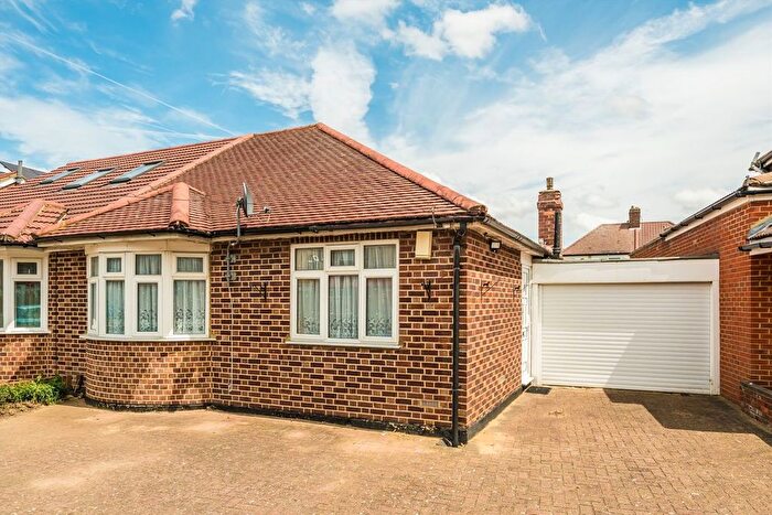 2 Bedroom Property For Sale In Ashton Gardens, Hounslow, TW4