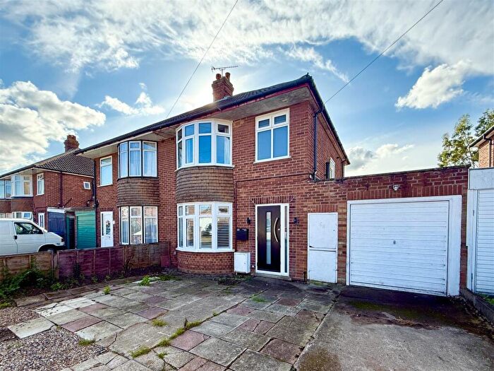 3 Bedroom Semi-Detached House For Sale In Cedarcroft Road, Ipswich, IP1