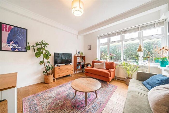 2 Bedroom Flat For Sale In Gillian Street, Ladywell, SE13