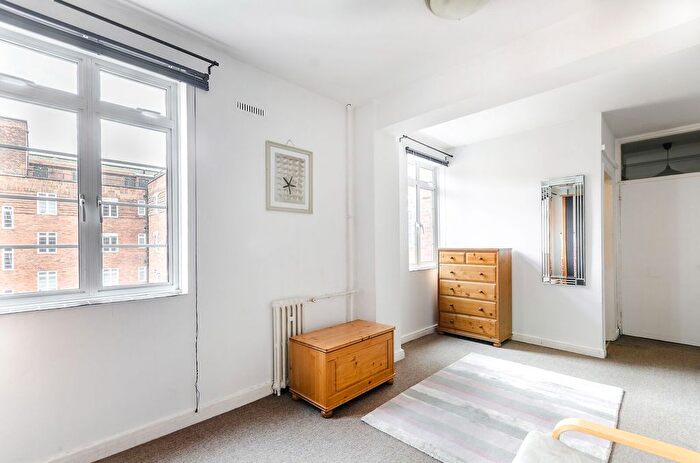 Studio For Sale In Latymer Court, Hammersmith, London, W6