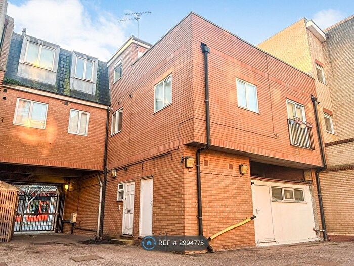 1 Bedroom Flat To Rent In Coombe Road, Kingston Upon Thames, KT2