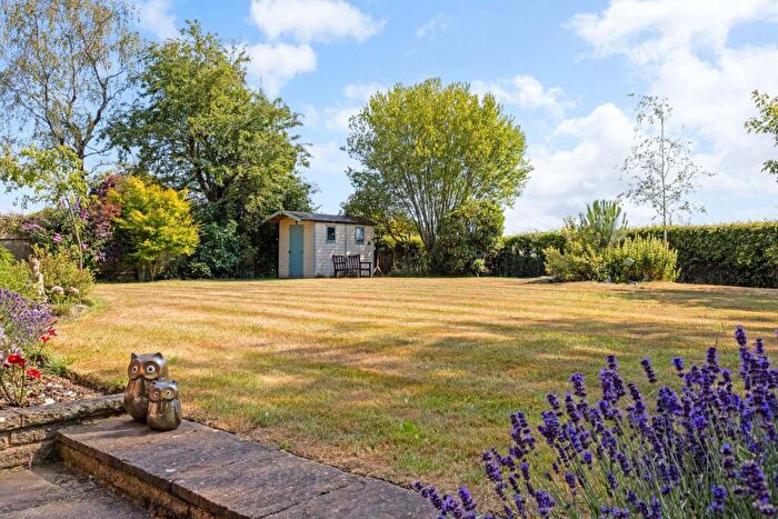4 Bedroom Detached House For Sale In Pond Lane, Lasham, GU34