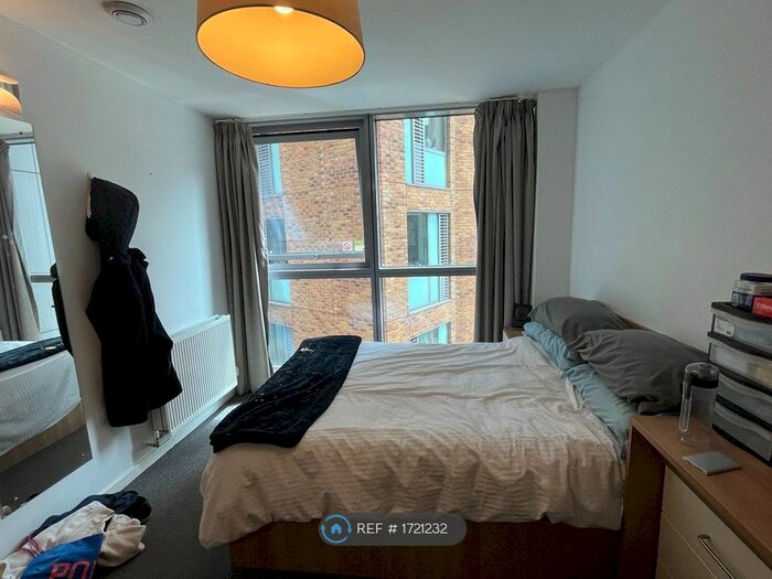 Studio To Rent In Moonraker Point, London, SE1