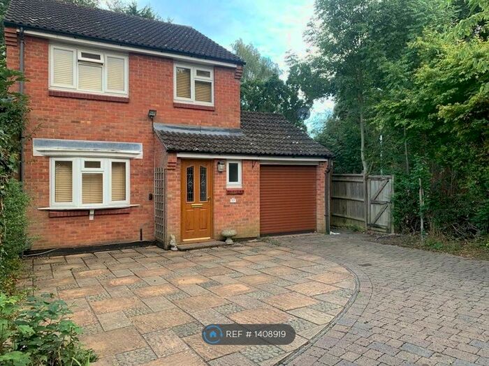 3 Bedroom Detached House To Rent In Pinewood Close, Borehamwood, WD6