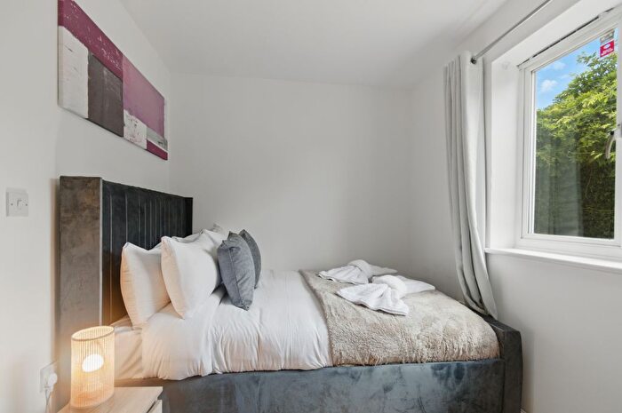2 Bedroom Flat To Rent In Garvary Road, London, E16