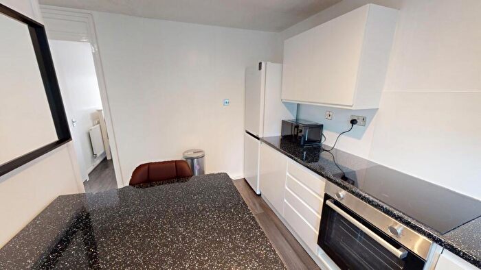2 Bedroom Maisonette To Rent In Dundas Close, Nottingham, NG1