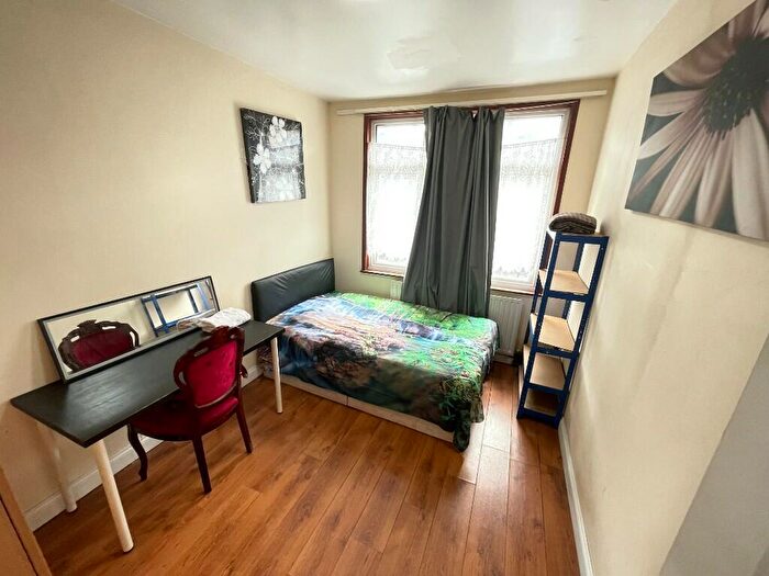 4 Bedroom Terraced House To Rent In Malam Gardens, Tower Hamlets, London, E14