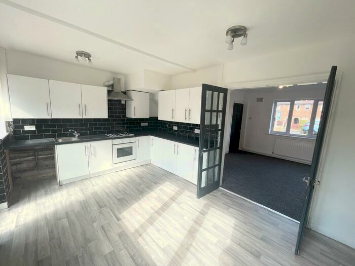 3 Bedroom House To Rent In Crofton Close, Nottingham, NG8