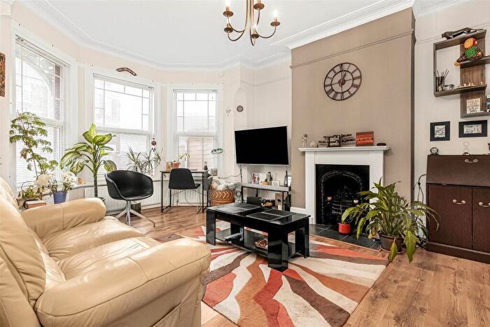 1 Bedroom Maisonette For Sale In Burnley Road, Dollis Hill, NW10