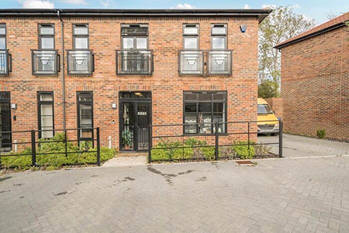 4 Bedroom Semi Detached House To Rent In Tyler Walk, Canterbury, Kent, CT1