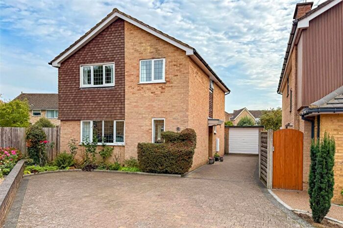 4 Bedroom Detached House For Sale In Alzey Gardens, Harpenden, Hertfordshire, AL5
