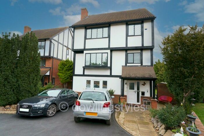 4 Bedroom Detached House To Rent In Molember Road, East Molesey, Surrey, KT8
