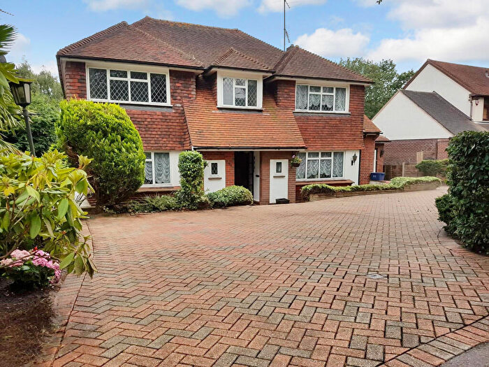 4 Bedroom Detached House For Sale In Stradbroke Drive, Chigwell, Essex, IG7