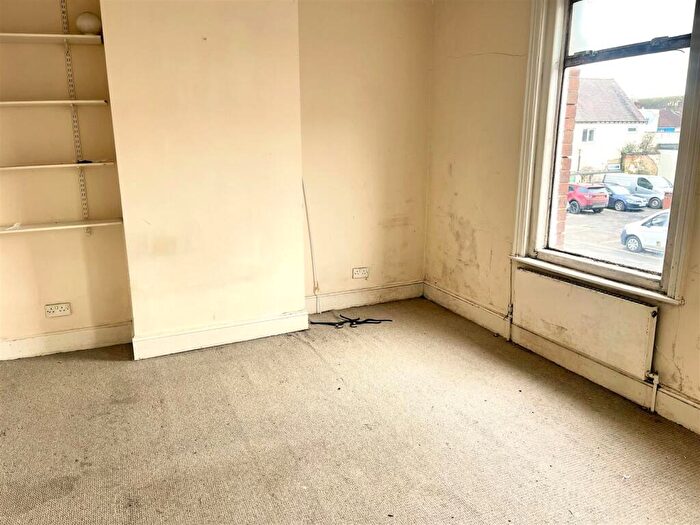 3 Bedroom Terraced House For Sale In Manchester Road, Swindon, SN1