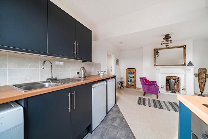 1 Bedroom Flat For Sale In Basingstoke, Hampshire, RG21