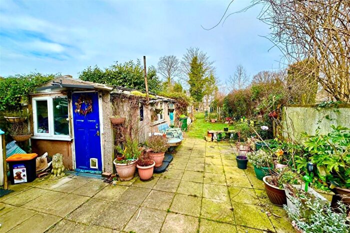4 Bedroom Detached House For Sale In Coleford Bridge Road, Mytchett, Camberley, Surrey, GU16