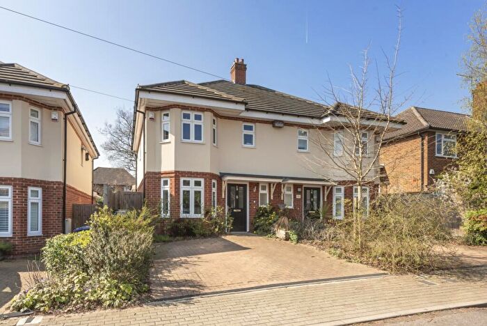 4 Bedroom Semi Detached House To Rent In Irvine Close London, N20