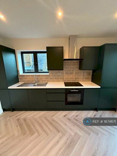 3 Bedroom Flat To Rent In Barham Road, South Croydon, CR2