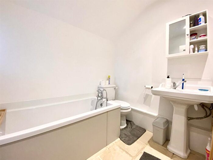 2 Bedroom Apartment To Rent In Henleaze, Henleaze Road, BS9