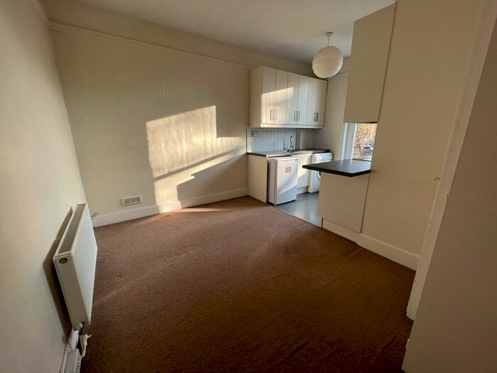 1 Bedroom Flat To Rent In Leopold Road, Ealing, W5