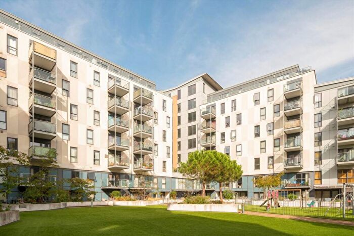2 Bedroom Flat To Rent In Jupiter House, Canning Town, London, E16