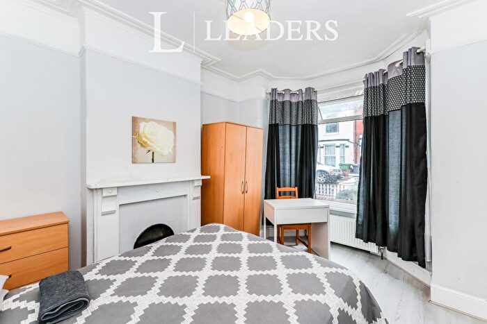 3 Bedroom Terraced House To Rent In Aylesbury Road, Copnor, PO2