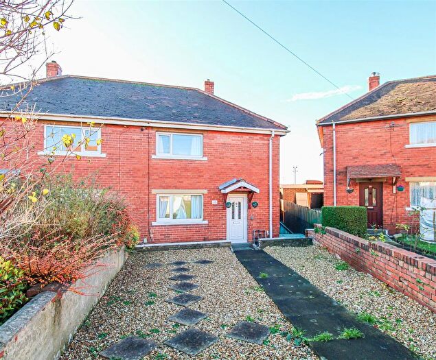 3 Bedroom Property For Sale In Dimplewells Road, Ossett, WF5