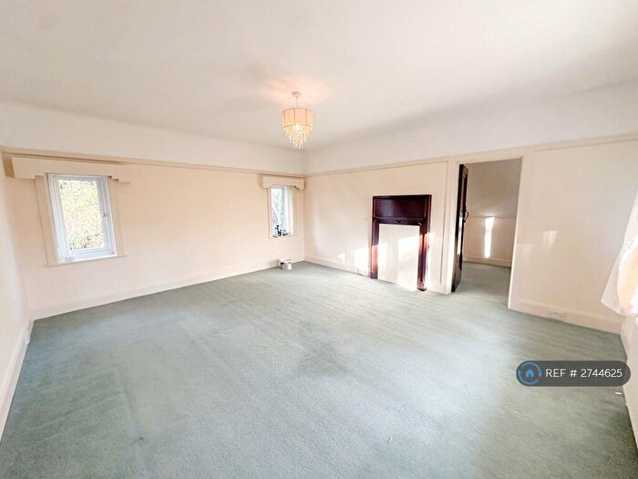 4 Bedroom Flat To Rent In East Avenue, Bournemouth, BH3