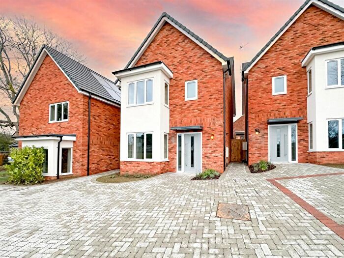 4 Bedroom Detached House For Sale In Downhall Road, Rayleigh, SS6