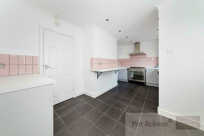 3 Bedroom Semi-Detached House To Rent In Barkwood Road, Rowlands Gill, NE39