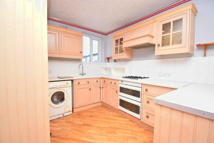 1 Bedroom Flat To Rent In West Street, Erith, DA8