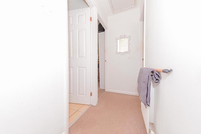 2 Bedroom Flat For Sale In Busely Court, Morley, Leeds, LS27