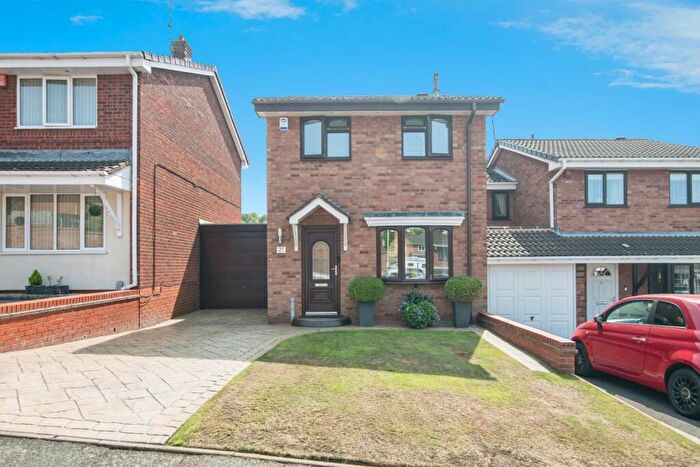 3 Bedroom Link Detached House For Sale In Balmoral View, Dudley, DY1