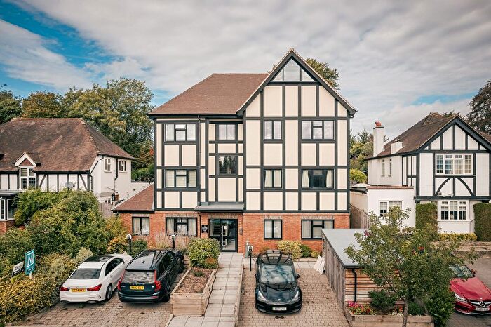 2 Bedroom Flat For Sale In Russell Green Close, Belvoir Heights, CR8